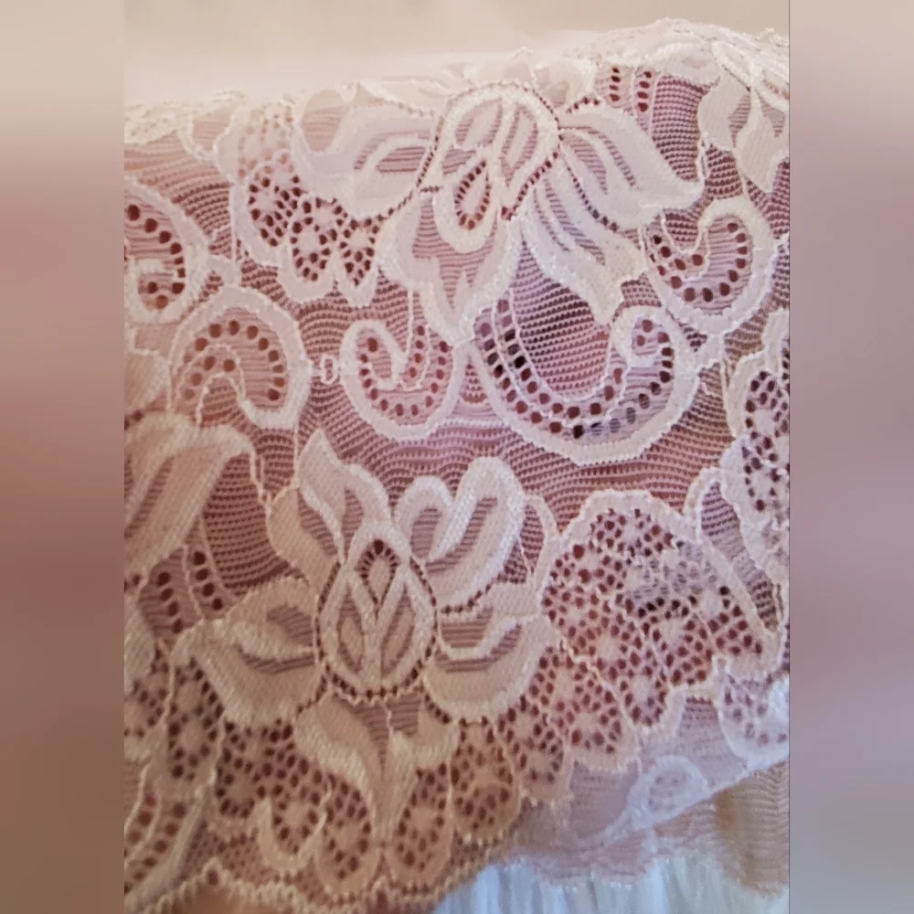 White House Black Market Soft Blush Long Wide Lace Spaghetti Strap Cami Size M - Picture 4 of 6